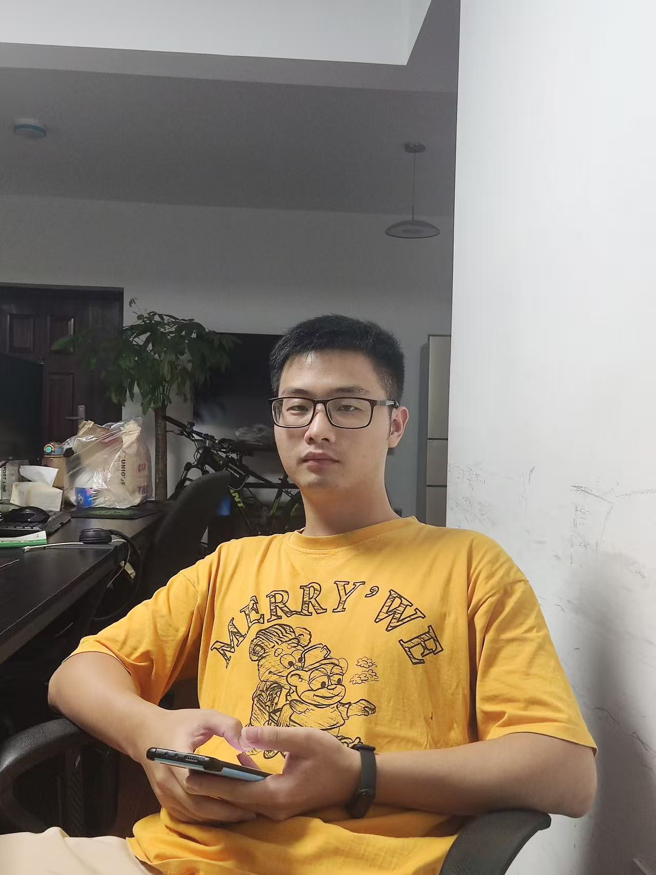 何哲工作照
